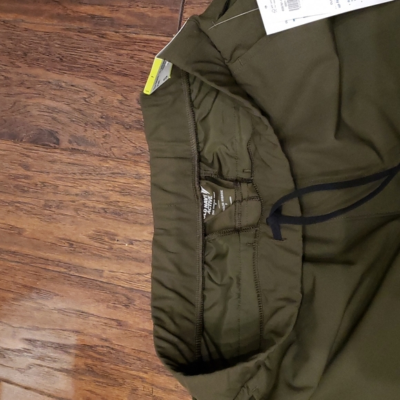 Old Navy Go-Dry Cool Hybrid Pant - Picture 4 of 5